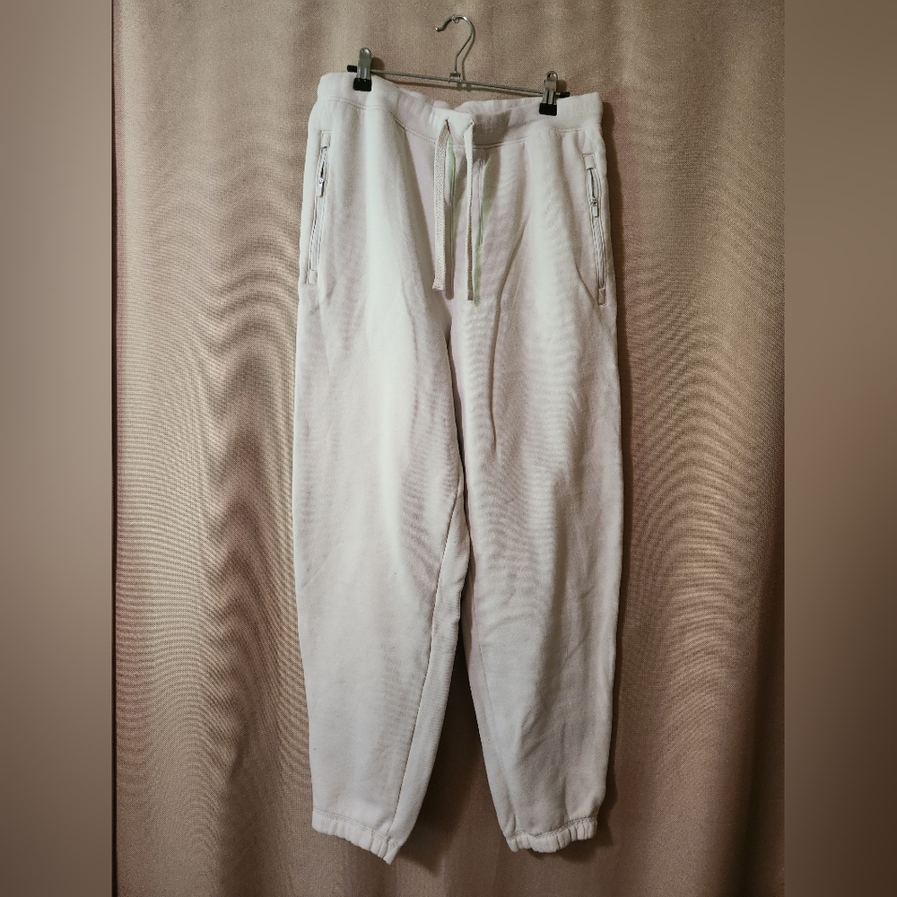 Nwot- ALO YOGA RESTORE SWEATPANT
